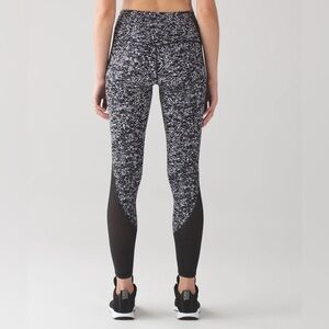 Lululemon Deep Breath Tight
Iced Wave White Black